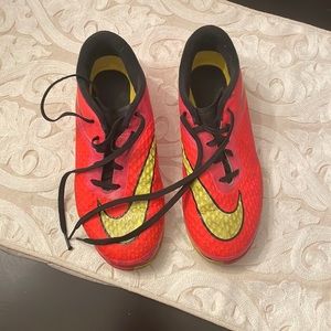 Nike indoor soccer shoes. Size 6 youth
